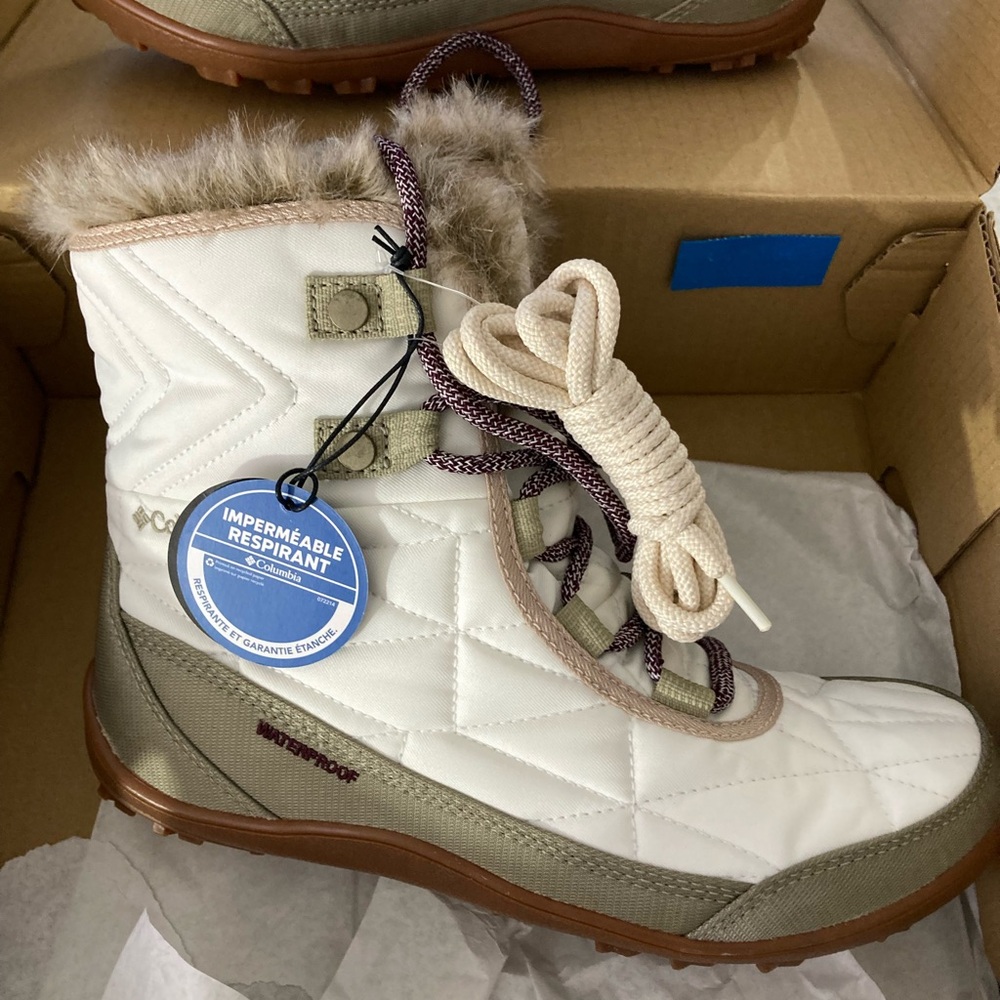 Columbia White and Gray Quilted Winter Boots - Picture 9 of 9